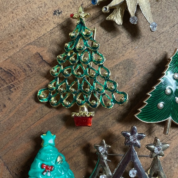 Vintage Christmas Tree Brooch Set - Picture 9 of 10